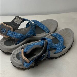 The North Face Women’s Blue and Gray Sandals sz 9
